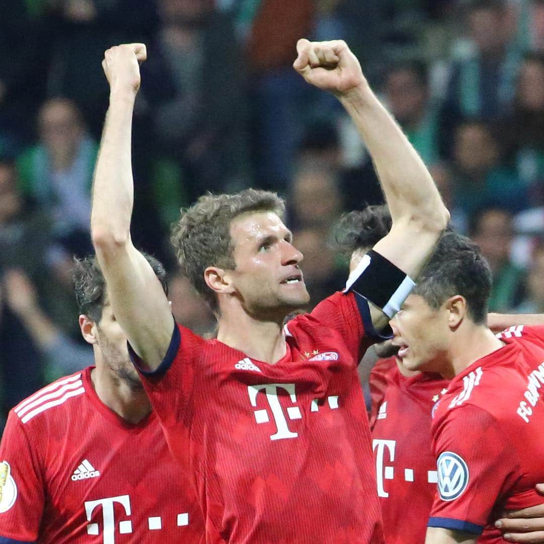 トーマス・ミュラーのインスタグラム：「What a win with such a brilliant atmosphere in Weserstadium! Puhhh, what a cupfight! ⚽️ Final on 25th May in Berlin ✔️ #fcbayern #svwfcb #dfbpokal #finale #esmuellert #miasanmia」