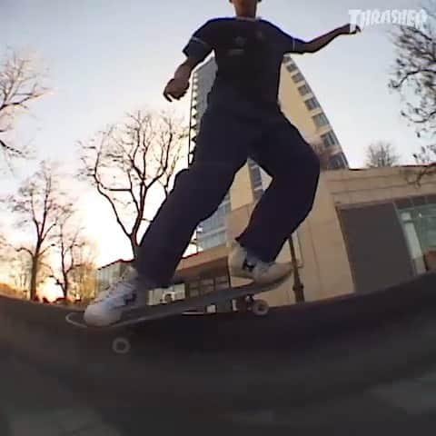 スラッシャーのインスタグラム：「Footwork is sublime @justindrysen 👟✨ Watch his @VentureTrucks’ part on ThrasherMagazine.com 📡」
