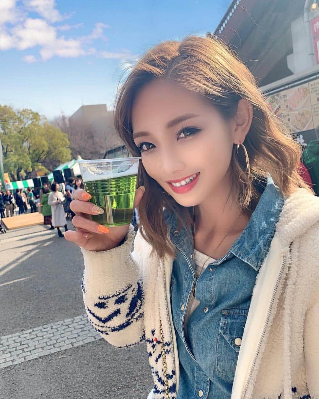 美女美容事情さんのインスタグラム写真 - (美女美容事情Instagram)「《謎のbeer🍺⁈》⠀ *⠀ リポストを使って、素敵な写真📷✨を投稿されてる方を紹介させて頂く⠀⠀⠀⠀ 【💄美女美容事情💅】のコーナーです✨⠀ *⠀⠀⠀⠀⠀⠀⠀ いいねやコメント、フォローして応援してね❤︎🥰🎶⁣⠀ *⠀⠀⠀⠀⠀⠀⠀ 今回ご紹介させて頂きますのは❤︎⠀ みちょりさん< @miicyan430 >の素敵なお写真📸⠀ *⠀ 幸せそうな笑顔が最高のみちょりさん😘でも食レポはちょっと苦手？謎のグリーンビールは味も謎だったそうです😂❤️⠀ *⠀⠀ みちょりさんのアカウントには他にも素晴らしい投稿が沢山ありますので是非覗いてみて💁‍♀️💙⠀ *⠀⠀ みちょりさん< @ miicyan430 >⠀ 素敵な投稿ありがとうございました☺️📸✨⠀⠀⠀⠀⠀⠀⠀⠀ △▼△▼△▼△▼△▼△▼△▼△▼△▼⠀⠀⠀⠀⠀⠀⠀⠀⠀⠀⠀⠀⠀⠀⠀⠀⠀⠀⠀⠀⠀⠀⠀⠀⠀⠀⠀⠀⠀⠀⠀⠀⠀ ❤🧡💛「美女美容事情」💚💙💜⠀⠀⠀⠀⠀⠀⠀⠀⠀⠀⠀⠀⠀⠀⠀ 👇掲載ご希望の方は👇⠀⠀⠀⠀⠀⠀⠀⠀⠀⠀⠀⠀⠀⠀⠀⠀ @b_b_j.jタグ付けと🖤 # ビジョビ⠀🖤⠀⠀⠀⠀⠀⠀⠀⠀⠀⠀⠀⠀⠀⠀⠀ をタグ付けお願いします✨⠀⠀⠀⠀⠀⠀⠀⠀⠀⠀⠀⠀⠀⠀⠀⠀ ――――――――――――――――⠀⠀⠀⠀⠀⠀⠀⠀⠀⠀⠀⠀⠀⠀⠀⠀⠀⠀⠀⠀⠀⠀⠀ ～姉妹アカウントのご紹介～⠀⠀⠀⠀⠀⠀⠀⠀⠀⠀⠀⠀⠀⠀⠀⠀⠀⠀⠀⠀⠀⠀⠀⠀⠀⠀⠀ ◇美容情報を紹介している«美女美容事情～Beauty～»⠀⠀⠀⠀⠀⠀⠀⠀⠀⠀⠀⠀⠀⠀⠀⠀⠀⠀⠀⠀⠀⠀⠀⠀⠀⠀ ( @b_b_j.j_b )⠀⠀⠀⠀⠀⠀⠀⠀⠀⠀⠀⠀⠀⠀⠀⠀⠀⠀⠀⠀⠀⠀⠀⠀⠀⠀⠀ ◇美しい旅スポット紹介をしている«美 spot»⠀⠀⠀⠀⠀⠀⠀⠀⠀⠀⠀⠀⠀⠀⠀⠀⠀⠀⠀⠀⠀⠀⠀⠀⠀ ( @b__spo )⠀⠀ ⠀ ◇ビジョビがお届けするセレクトショップ«bi select»⠀ ( @bi_select )⠀ ⠀⠀⠀⠀⠀⠀⠀⠀⠀⠀⠀⠀⠀⠀⠀⠀⠀⠀⠀⠀⠀ よかったらこちらも覗いてみてね✨⠀ ――――――――――――――――⠀⠀⠀ @b_b_j.j⠀⠀ #コスメ  #お出かけ  #メイク #beauty⠀⠀⠀ #美肌 #春カラー ⠀⠀⠀⠀ #コスメ好きさんと繋がりたい #ナチュラルメイク ⠀⠀⠀ #生ビール  #ビール ⠀⠀⠀ #オトナ女子 #お出かけコーデ ⠀⠀⠀ #カラコンレポ #カラコン ⠀⠀⠀⠀⠀ #美肌ケア #韓国コスメ ⠀⠀⠀⠀⠀⠀⠀⠀⠀⠀ #美意識向上 #サラサラヘアー ⠀⠀ #アイシャドウ #女子力アップ ⠀⠀⠀⠀⠀ #アイライン #美意識⠀⠀⠀ #リップ💄 #お洒落な人と繋がりたい ⠀⠀⠀⠀⠀ #女子力 #女子力向上⠀⠀⠀ #リップ #チーク⠀⠀⠀ #naturalbeauty #makeup」4月26日 11時55分 - b_b_j.j