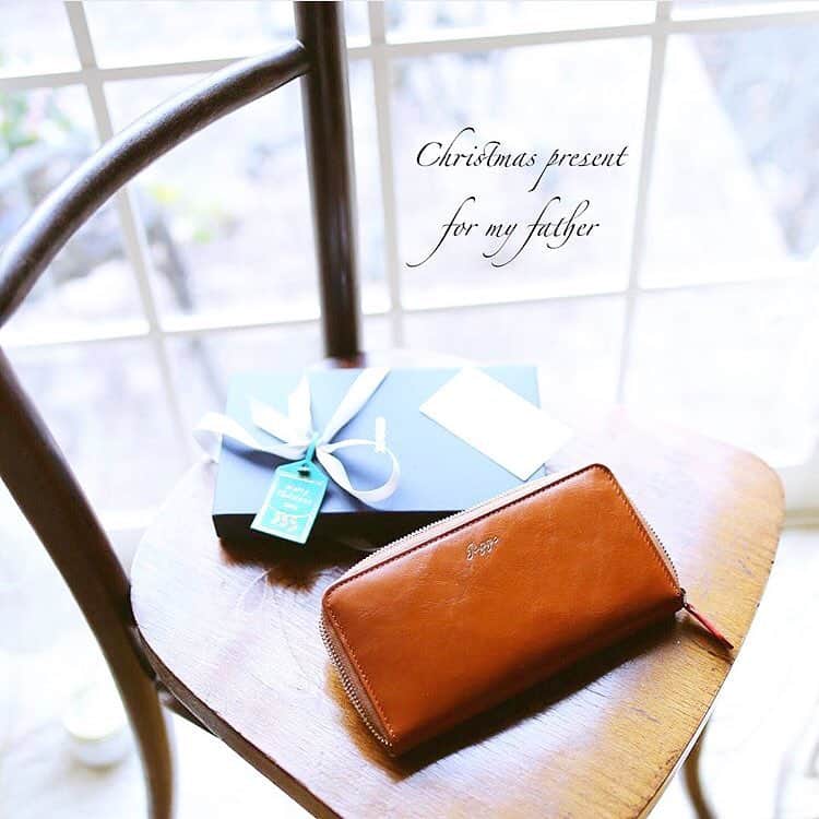 amiさんのインスタグラム写真 - (amiInstagram)「． Nice leather wallet ． 先日ポストした父へプレゼントした @joggo_store さんの革財布👛 ． とても気に入ってくれていて 嬉しいなー♡ ． 今度は、2枚目のように 限定色のレモンイエロー🍋と グレージュが登場したとのこと♡ ． 大人っぽくてお洒落な雰囲気が 素敵ですよね♡ ． カスタマイズができるので 私は母の日用に購入することに🥺❤️ 限定色は無くなり次第終了とのこと！ ． ． 500円off coupon クーポンコード：jog45LC222 （有効期限：5月31日） ． また届いたらアップしますね♡ ． ． #JOGGO#JOGGO春の限定色#PR#母の日#三つ折り財布#財布#小さな財布#レザー小物#カスタマイズ#ギフト#ミニ財布#レモンイエロー#レザー#革製品#イエロー小物#新しいお財布#新調#ウォレット#wallet#Italia#leather ． ．」4月26日 10時24分 - amikuma1219