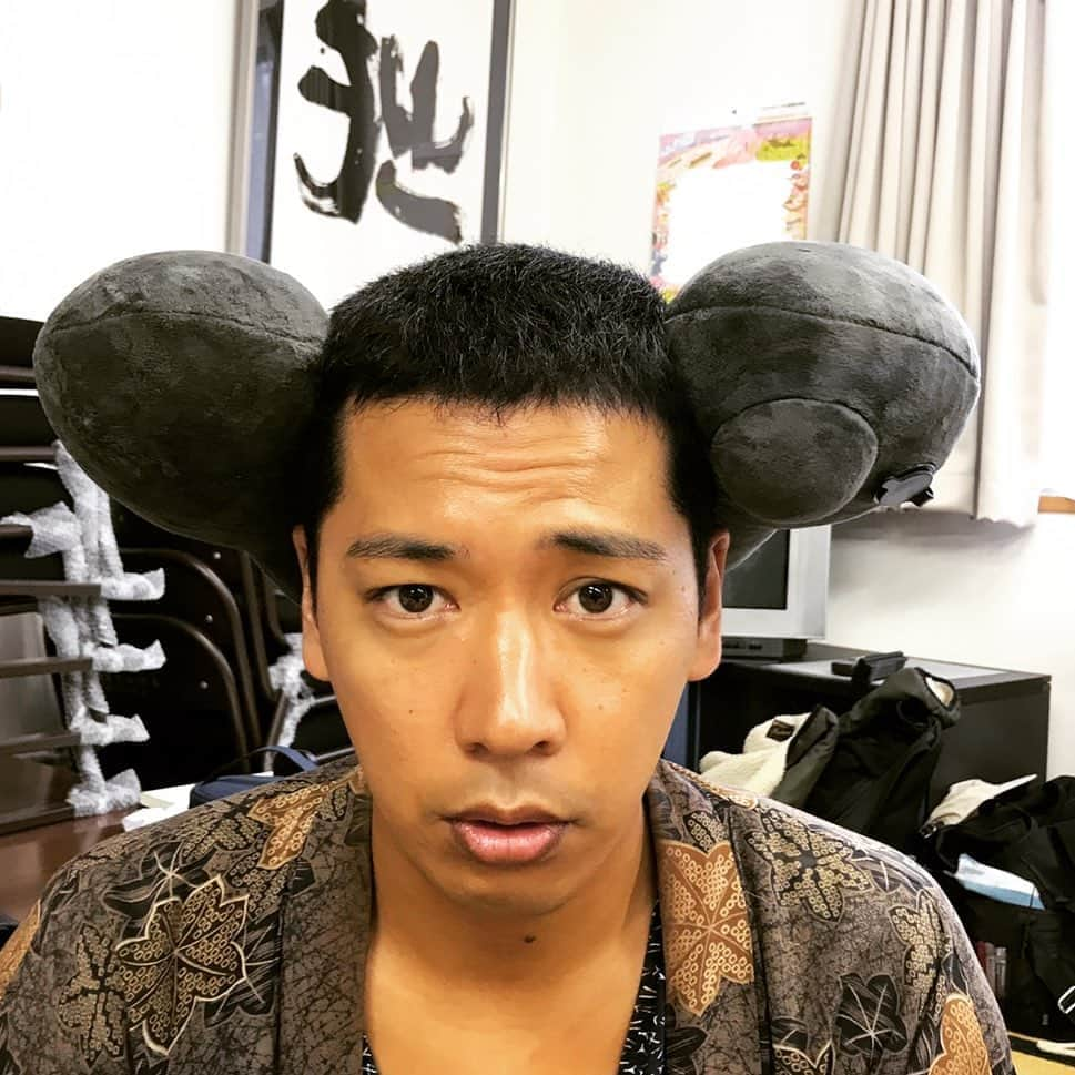 佐藤祐基さんのインスタグラム写真 - (佐藤祐基Instagram)「こんにちはテレビ朝日のマスコットゴーちゃんです。  Photo by 公平  #やすらぎの刻道 #首枕は移動の必需品 #ゴーちゃん」4月26日 10時55分 - sa_too222