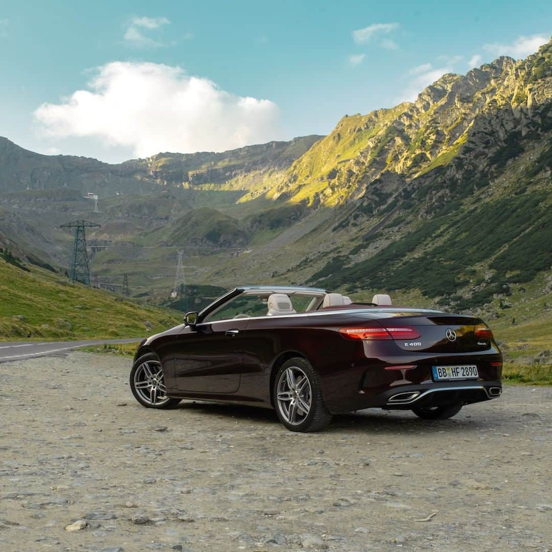 メルセデス・ベンツさんのインスタグラム写真 - (メルセデス・ベンツInstagram)「It’s time again for this convertible feeling. ☀️ 📸: @max_empeh for #MBsocialcar . #Mercedes #MercedesBenz #carsofinstagram #sunset #MBcars #Convertible #awesomecars #dreamcar #roadtrip #travelling」4月26日 11時00分 - mercedesbenz