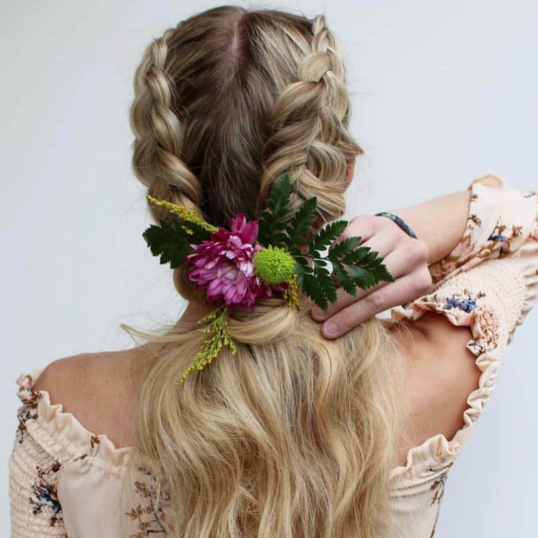 CosmoProf Beautyさんのインスタグラム写真 - (CosmoProf BeautyInstagram)「Our Flower Child #hairoftheday goes to @kim_adams4141 for her summer-ready braided ponytail colored with @pravana color and styled with @PaulMitchell wand & @kenraprofessional hairspray --- 👇 Rules Below!👇 1️⃣Tag your photo #FlowerChildHOTD #cosmoprofbeauty #licensedtocreate 2️⃣Post a photo of your hairstyle against an uncluttered background 3️⃣Mention any products used to color or style the hair --- #repost #kim_adams4141 #flowerchild #springhairstyle #springhair」4月26日 11時15分 - cosmoprofbeauty