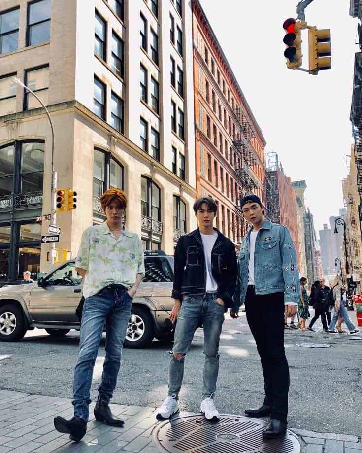 NCT 127さんのインスタグラム写真 - (NCT 127Instagram)「🗽👋 #NEOCITYinUSA #NCT127inUSA  #NCT127TOTHEWORLD #NCT127_1st_World_Tour #NEWJERSEY #NEWYORK  #NCT127 #NCT #WE_ARE_SUPERHUMAN #NCT127_SUPERHUMAN #SUPERHUMAN」4月26日 11時07分 - nct127