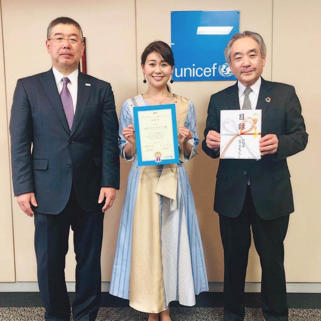 フジテレビアナウンサーのインスタグラム：「山中章子です。  2018年度のFNSチャリティキャンペーンの寄付金贈呈式が行われました。  全国から寄せられた寄付金は8454万3302円。  今回は緊急支援ということで、その一部をすでに去年7月頃現地に送っていて、栄養不良の子どもの治療や、予防接種、子どもや女性の命を守るためのプライマリーヘルスケアセンターの設置などに使われました。  FNSチャリティキャンペーンとしては区切りを迎えましたが、ロヒンギャ難民の帰還は進まず、こう着状態が続いていて、解決にはまだまだ時間がかかりそうです。  引き続き、ロヒンギャの問題には、注目していきたいと思います。  みなさま、あたたかいご支援、本当にありがとうございました！！ ・ #FNSチャリティキャンペーン #ロヒンギャ難民支援 #ユニセフ #山中章子 #フジテレビアナウンサー」