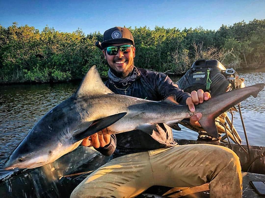 Filthy Anglers™さんのインスタグラム写真 - (Filthy Anglers™Instagram)「I have to be honest, our salt game isn’t strong. However we do dabble in it once in a while. Check out this baby bull shark pulled in by our friend @ole3boatmart - This was on his bucket list and now it’s not. Congrats @ole3boatmart you are Certified Filthy www.filthyanglers.com #shark #ocean #fishing #salty #salt #teamfilthy #bassfishing #florida #angler #fisherman #kayak #boat」4月26日 11時25分 - filthyanglers