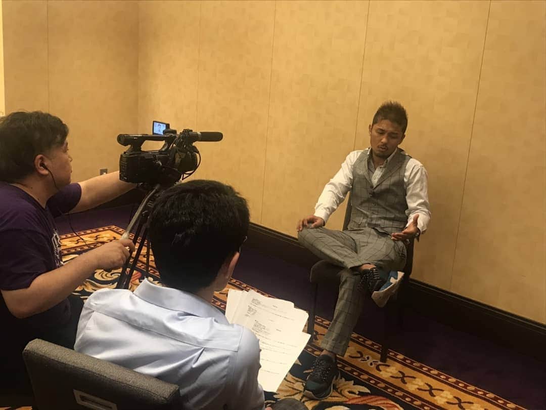 大沢文也のインスタグラム：「#インタビュー #interview #k1 #k1_wgp #kickboxing #スーツ #スーツスタイル #スーツ男子 #キックボクシング #飯田橋 #メトロポリタン」