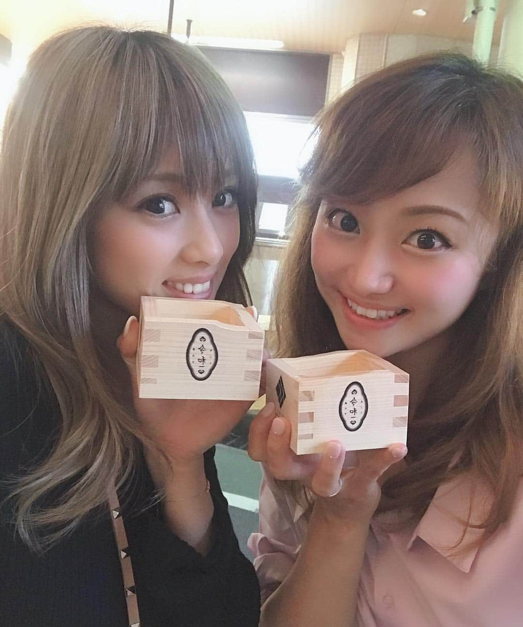 葵ゆりかさんのインスタグラム写真 - (葵ゆりかInstagram)「自由が丘にオープンする、立飲み天ぷら「喜久や」の新店のレセプションに行ってきました🍺 すごくたくさんの天ぷらがあって、全部美味しかったー🤤♥️ 日本酒がすすみます🍶笑  KIKU自由が丘店 東京都目黒区自由が丘1-11-6 エトモ自由が丘１F 東急東横線「自由が丘駅 北口」改札でてすぐ 03-6459-5100  #喜久や #kiku #てんぷら #天ぷら #立ち飲み #自由が丘 #エトモ」4月26日 11時31分 - yuriyuricchi