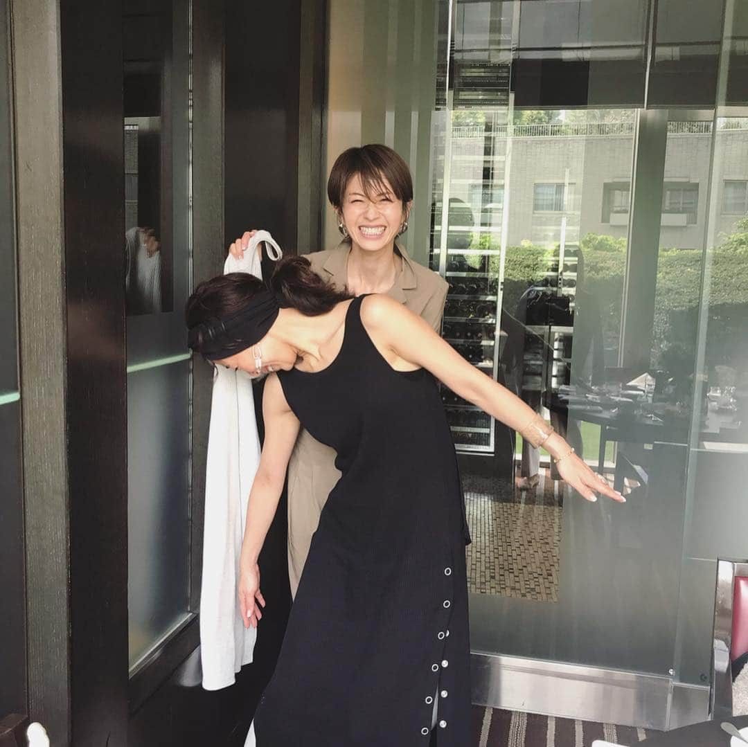 畑野ひろ子さんのインスタグラム写真 - (畑野ひろ子Instagram)「やっとかなったこのメンバー❤  今日から発売の@wakanozawa のコラボアイテム見せてもらいました😆 私も大好きなキャップ @newerajapan と@bayflow_inc×@wakanozawa のコラボはどれも可愛かった！私は、被っているグレーのキャップをオーダーしました！ @bayflow_inc ×@wakanozawa のワッフルワンピも😍和香が前に立ってくれて黒のイメージはこんな感じだよと😂😂😂黒ワッフルワンピオーダーさせて頂きます😂」4月26日 11時36分 - hiroko_hatano_