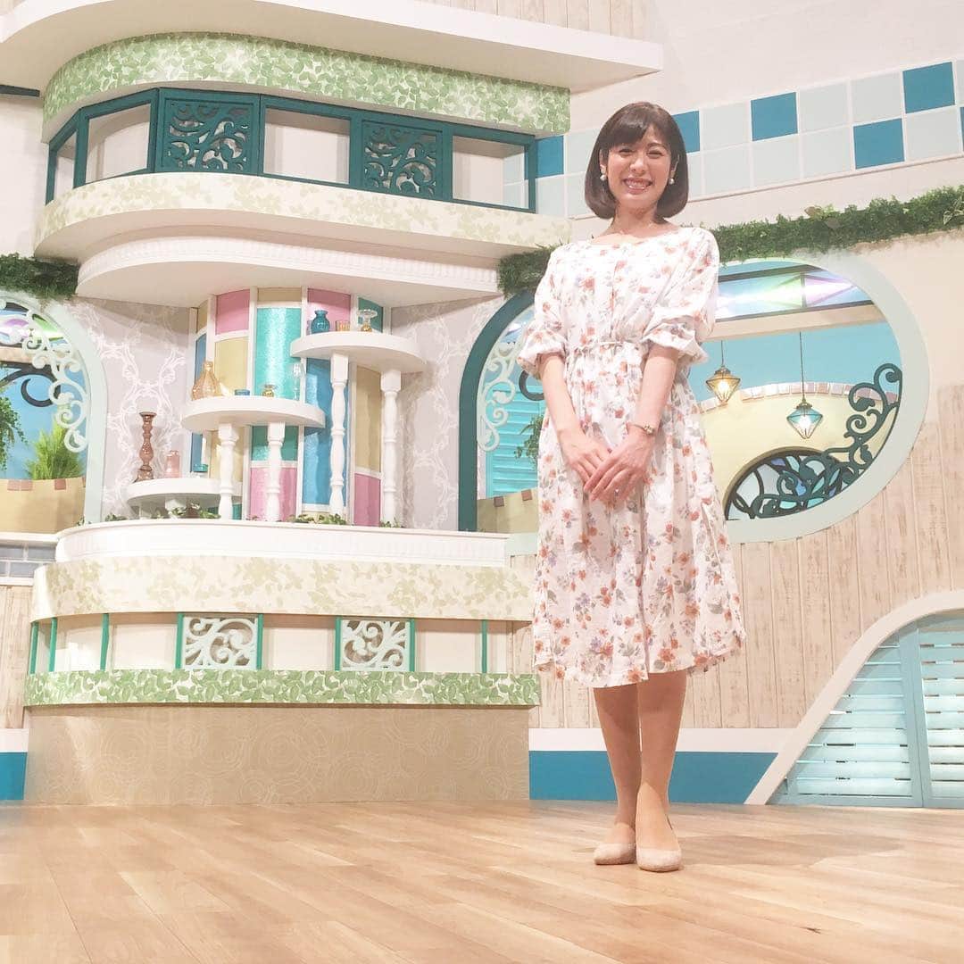 石崎佳代子さんのインスタグラム写真 - (石崎佳代子Instagram)「👗 4月26日(金) きらめきpalette衣装 styring @mycoorde.__official . 平成最後の放送でした。 次は令和でお会いしましょう😊 . #FBS #きらめきpalette  #花柄ワンピース →#anyfam #福岡#MC#司会#ナレーター#石崎佳代子 #アナウンサー衣装」4月26日 11時44分 - kayoko_ishizaki