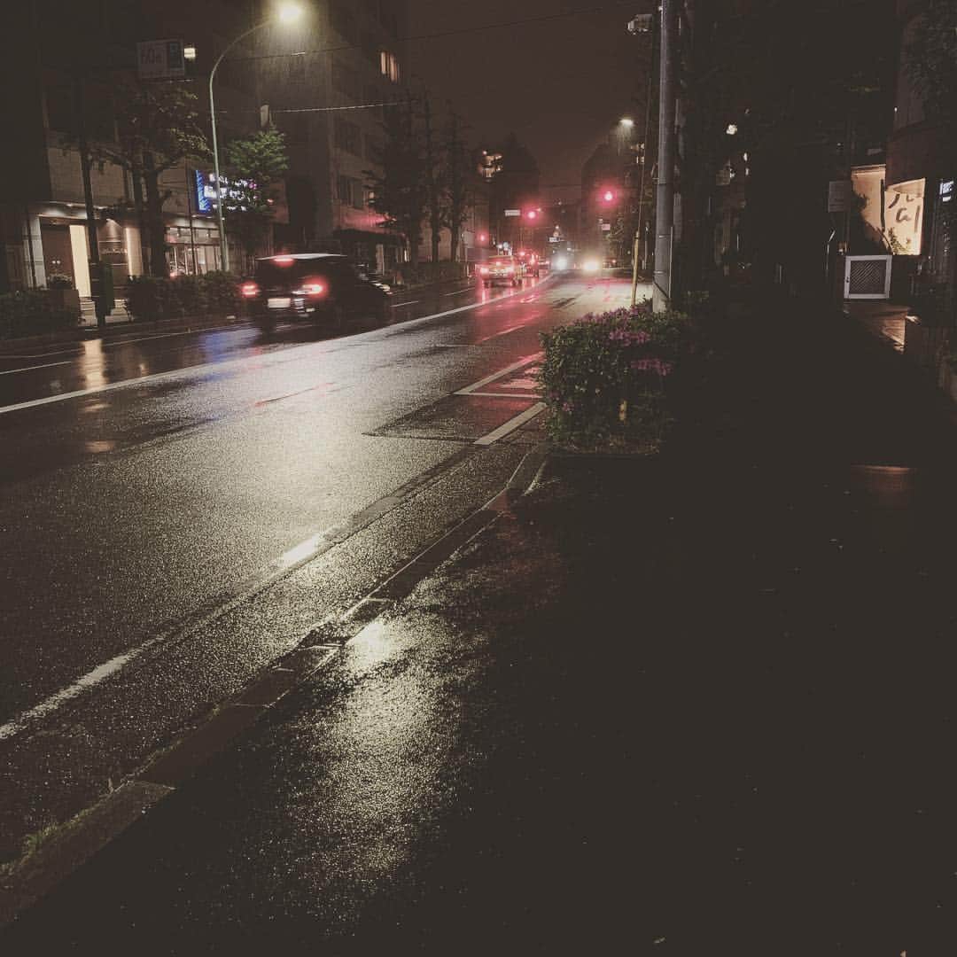 のインスタグラム：「オフィシャルファイナル it was そーハッピータイム  からの 1人で歩いて帰路  雨に打たれながら  #これも全部マネージャーのせい #傘ない  おやーー」