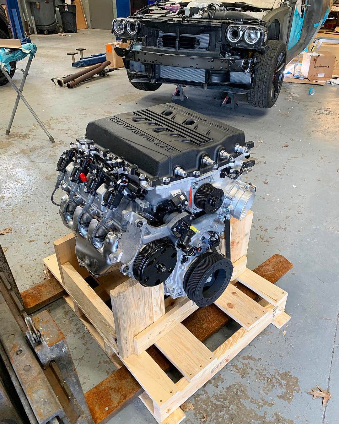 ファンクマスター・フレックスのインスタグラム：「My first LS engine! (Correction LT) (LT5) for my #68chevelle ss (138vin) @hotchkis #Sema2019 build!!!! @pioferro I’m ready! @sixtwelveautoworx !!!!! @tremecperformance  @originalpartsgroupinc !!!!!」