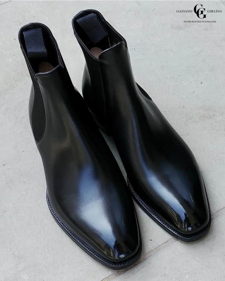 ガジアーノ&ガーリングさんのインスタグラム写真 - (ガジアーノ&ガーリングInstagram)「Who loves wearing their boots all year round? Burnhams in Black Calf Made to Order on the MH71 last.  Follow 👉 @gazianogirling  Follow 👉 @gazianogirling Follow 👉 @gazianogirling . . . . . . . . #shoes #mensshoes #boots #mensboots #menboots #menshoes #shoegame #highendshoes #whatsonyourfeet #shoestyle #shoegamecrazy #shoegameonpoint #shoegamestrong #dapper #ootd #shoesaddict #shoesforsale #mensfashion #kickstagram #sotd #mensfashionpost #menswear #menwear #menstyle #mensstyle #shoegazing #shoestagram #shoeplug」4月26日 3時05分 - gazianogirling