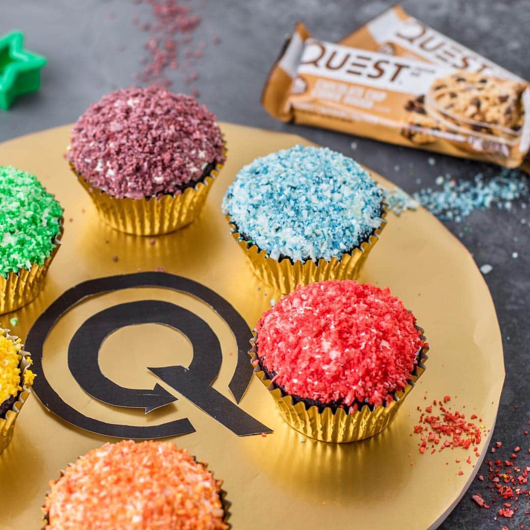 questnutritionさんのインスタグラム写真 - (questnutritionInstagram)「🧁🔷 Infinity Stone Cookie Dough Protein Cupcakes 🔶🧁 👉 FULL RECIPE LINK IN BIO 👈 • Per cupcake (recipe makes six): 12g protein, 22g carb, 16g fat. (6g net carbs) #OnaQuest #Questify #AvengersEndgame」4月26日 3時10分 - questnutrition