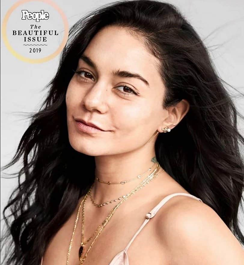 ヴァネッサ・ハジェンズさんのインスタグラム写真 - (ヴァネッサ・ハジェンズInstagram)「Honored to be apart of @people most beautiful list. Especially doin it with no make up. Dis is meeee. It’s crazy cause I did it 10 years ago. The same no make up situation. Lol anywayssss. Yay!」4月26日 3時15分 - vanessahudgens