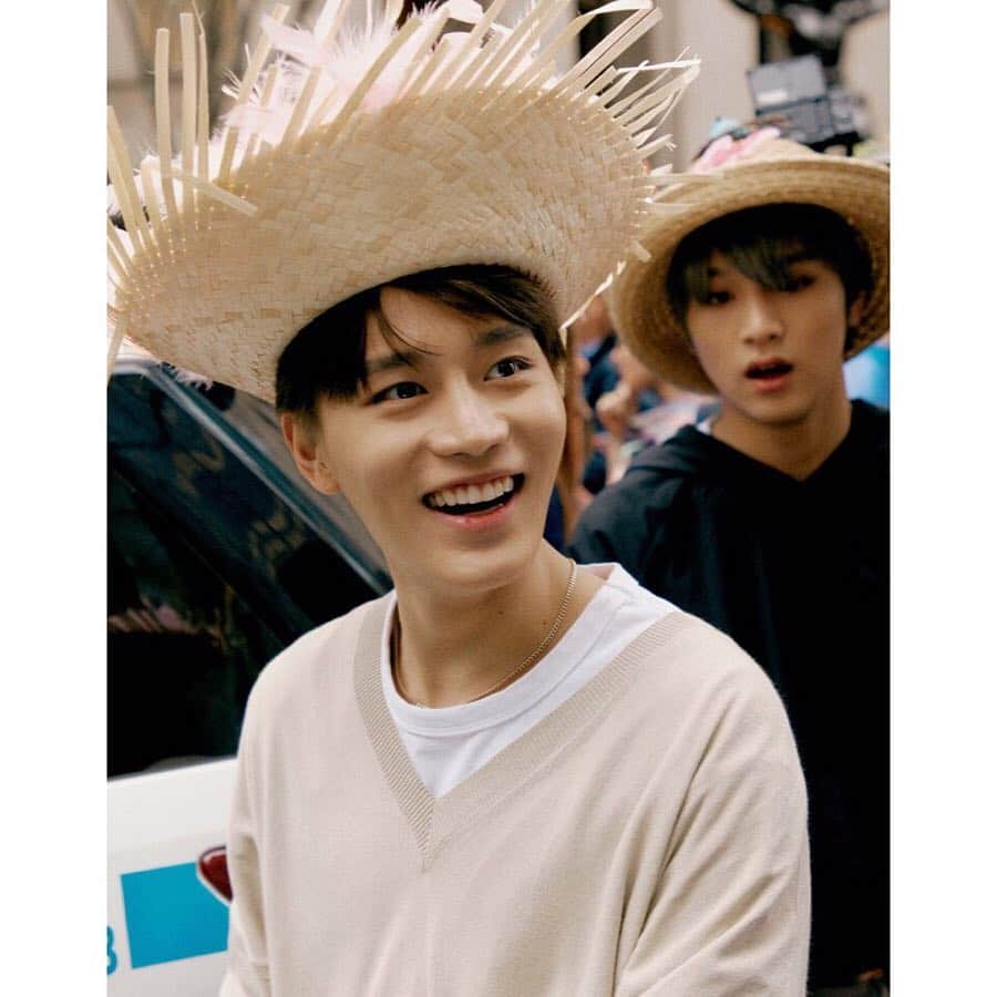 NCT 127さんのインスタグラム写真 - (NCT 127Instagram)「One of the best Easter celebrations I've ever had in my life haha I'm glad we decorated our own hats because everyone else had some pretty crazy-looking hats lool It was great to see NYC in the Easter spirit!! Great time haha -Mark  #WE_ARE_SUPERHUMAN #NCT127_SUPERHUMAN #NCT127 #SUPERHUMAN #NEOCITYinUSA #NCT127inUSA #NEWYORK #NCT127 #NCT」4月26日 3時31分 - nct127