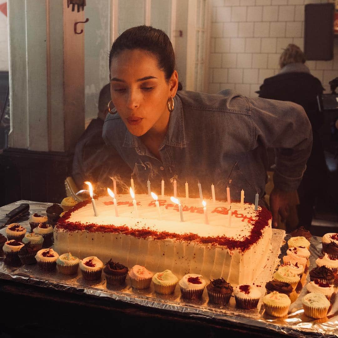 エイドイア・アージョナさんのインスタグラム写真 - (エイドイア・アージョナInstagram)「Thank you for all the birthday wishes 🌈 🎂」4月26日 3時37分 - adriaarjona