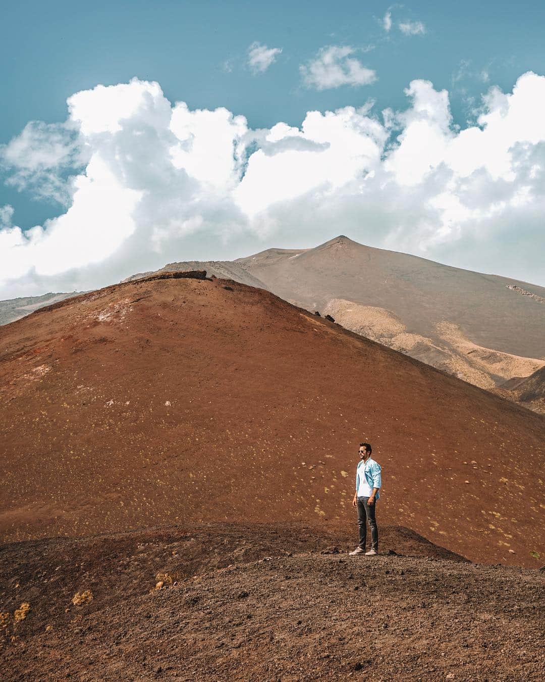 Sezgin YILMAZのインスタグラム：「Avrupa'nın en büyük aktif yanardağı; Etna 🌋 @vodafonered #dünyaavucunuzda #ad」