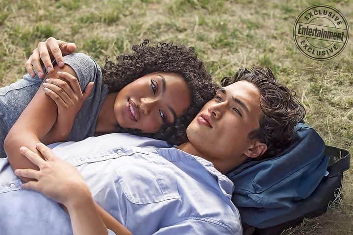 Warner Bros. Picturesさんのインスタグラム写真 - (Warner Bros. PicturesInstagram)「Regram @entertainmentweekly: #TheSunIsAlsoAStar, starring #Grownish’s Yara Shahidi and #Riverdale’s Charles Melton, tackles young love and reap issues. 💕 The film, based on Nicola Yoon’s 2016 book of the same name, follows the teenage pair for a (very important) day in both of their young adult lives. Link in bio for more details. 📷: Atsushi Nishijima/Warner Bros.」4月26日 3時45分 - wbpictures