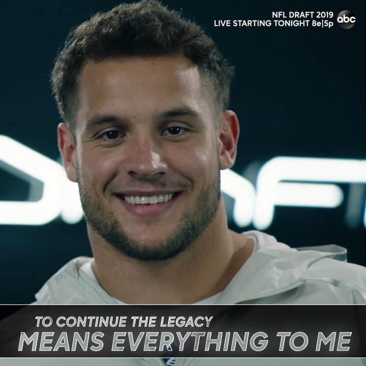 アメリカン・ブロードキャスティング・カンパニーのインスタグラム：「@nbsmallerbear has been playing football since he was 7 years old. See him continue his legacy tonight! #NFLDraft2019  Coverage also available on ESPN and NFL Network」