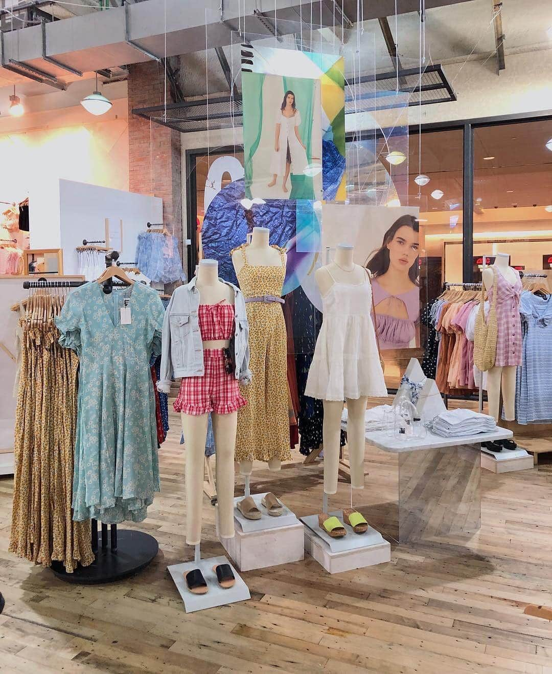 Urban Outfittersさんのインスタグラム写真 - (Urban OutfittersInstagram)「Psst, head to your local UO: sale on sale has been extended! #UODisplay @UODallas」4月26日 4時10分 - urbanoutfitters