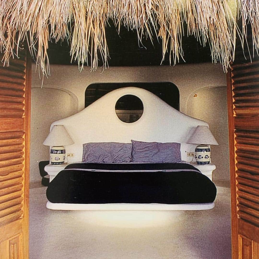 Meganさんのインスタグラム写真 - (MeganInstagram)「Mexico: Houses of the Pacific, 1994 〰 always the best finds @kimcoolmon ✨ #mexico #interiordreams」4月26日 4時25分 - zanzan_domus