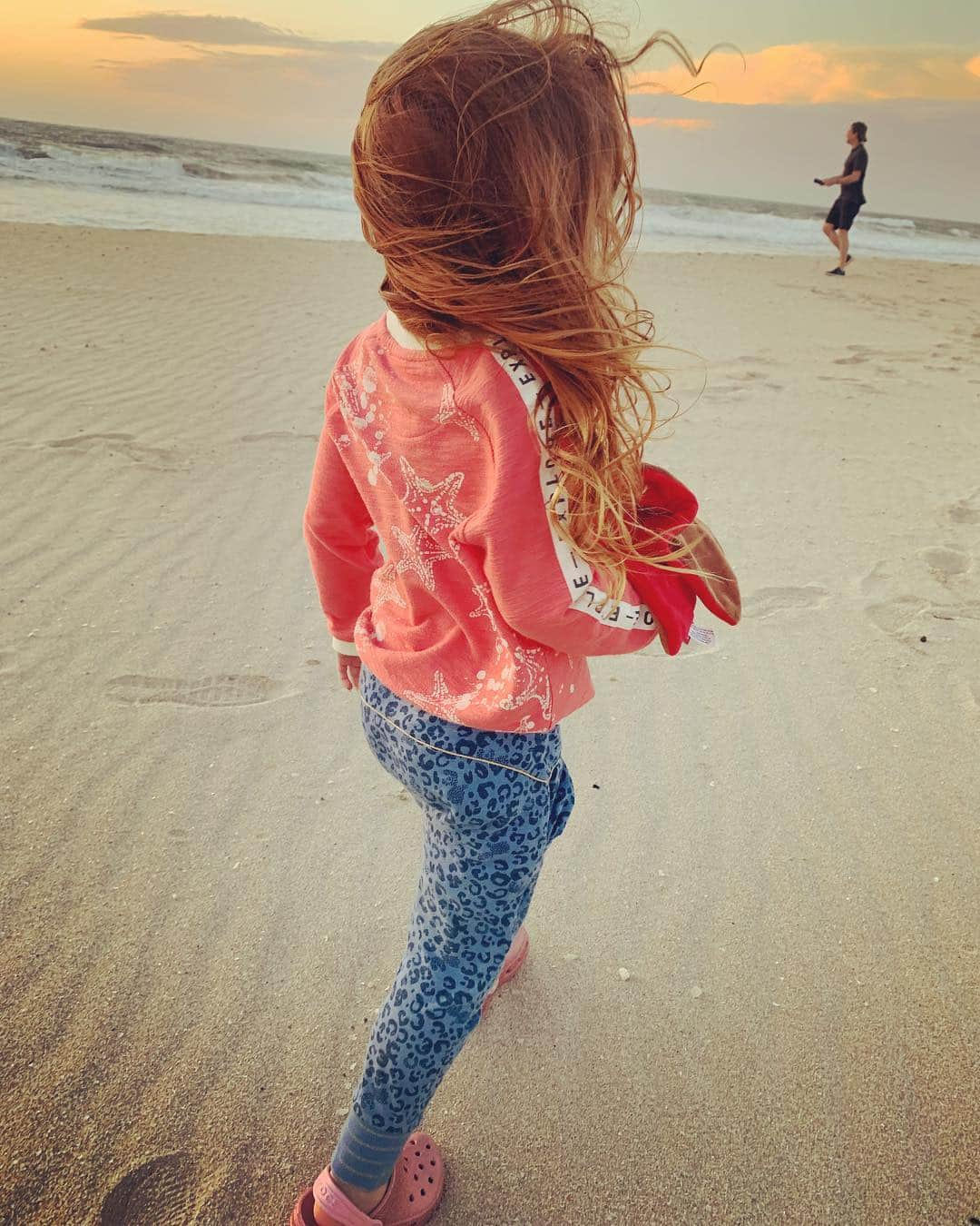 ファーン・コットンさんのインスタグラム写真 - (ファーン・コットンInstagram)「My little beach babe last week ♥️」4月26日 4時21分 - fearnecotton