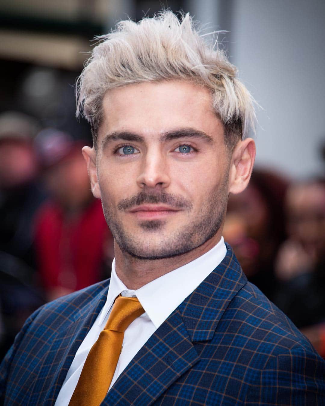 E! Onlineさんのインスタグラム写真 - (E! OnlineInstagram)「It's been 24 hours since we've posted a photo of Zac Efron on our Instagram. We're sorry, and you're welcome. (📷: Getty Images)」4月26日 4時31分 - enews