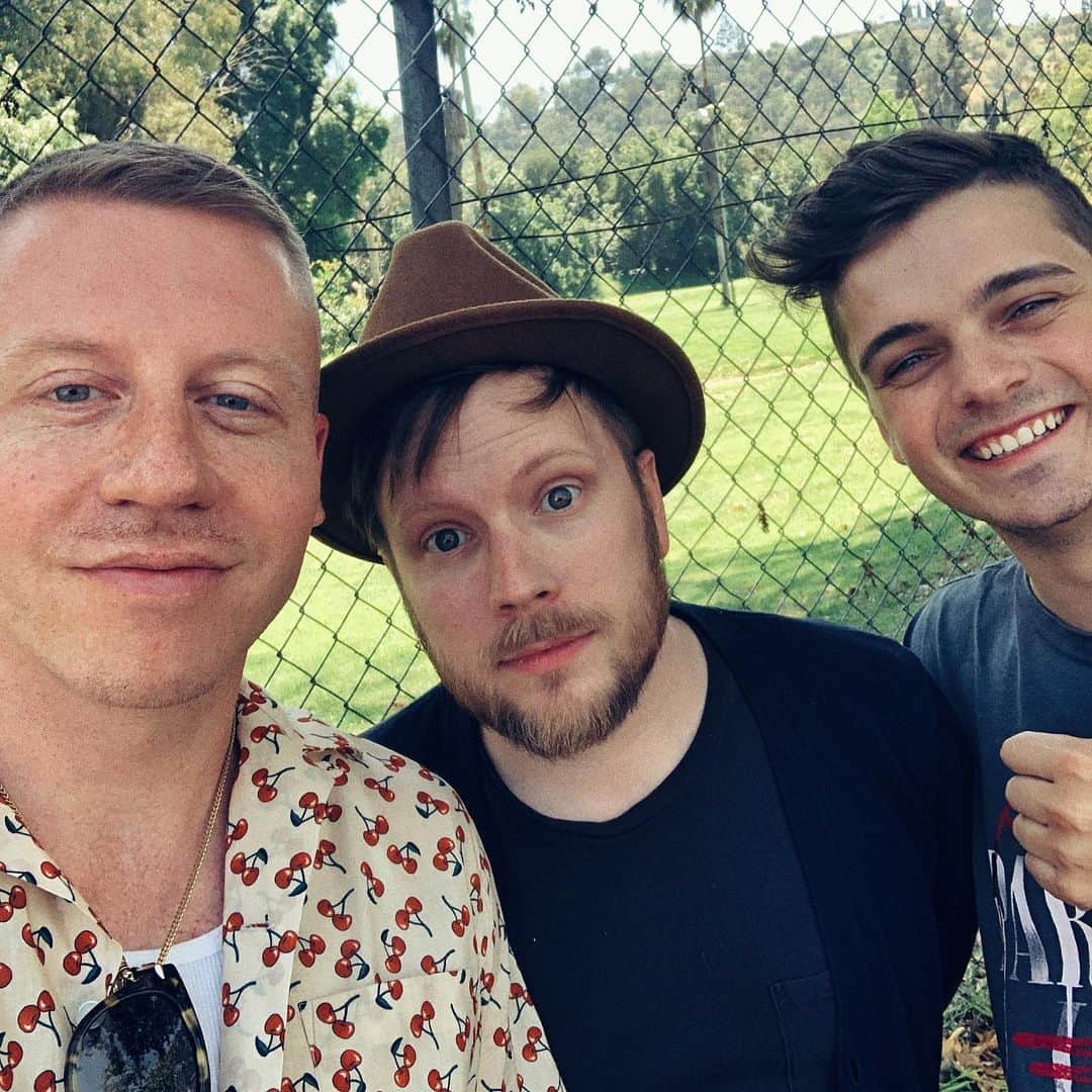 マックルモアーさんのインスタグラム写真 - (マックルモアーInstagram)「Summer Days out now🏝... and we up to something 😏 @martingarrix @patrickstump」4月26日 5時00分 - macklemore