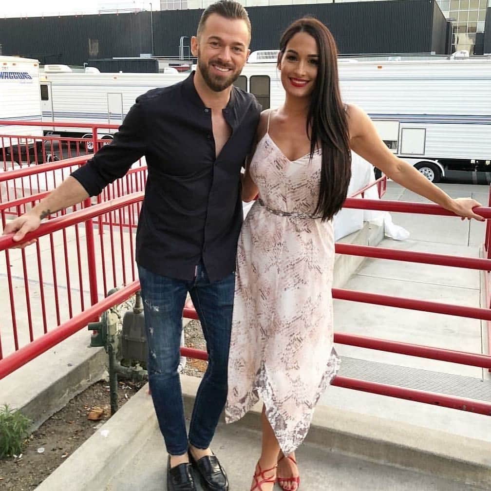E! Onlineさんのインスタグラム写真 - (E! OnlineInstagram)「Nikki Bella doesn't consider Artem Chigvintsev her boyfriend... but "he's an amazing lover." She's clarifying their relationship status at the link in our bio. (📷: Instagram)」4月26日 5時12分 - enews