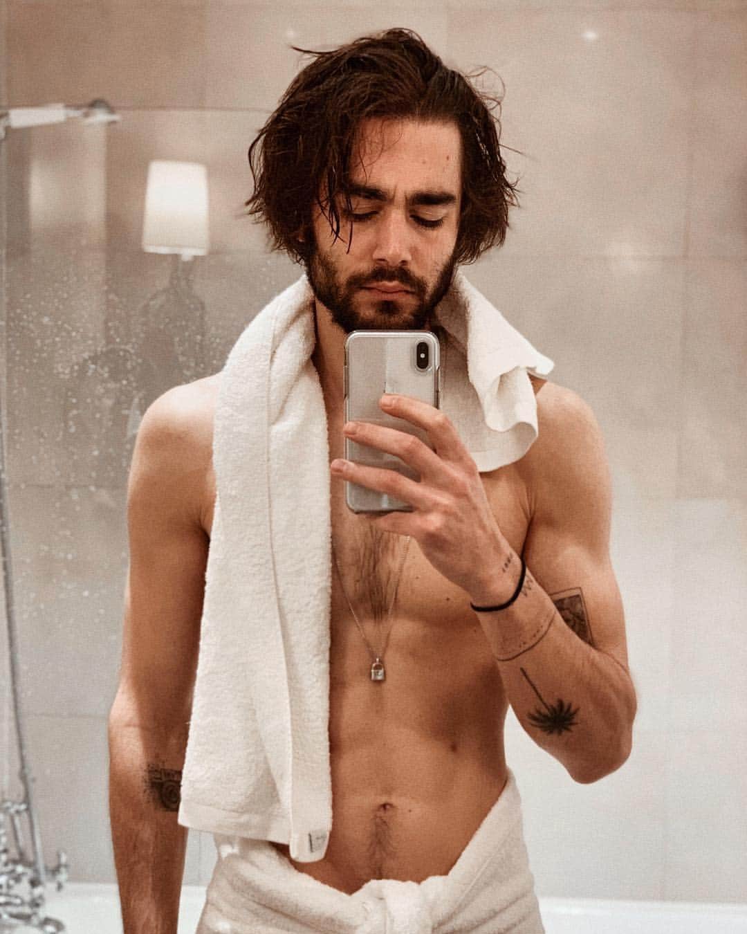 NICOLAS SIMOESのインスタグラム：「Night workout session 🔥」