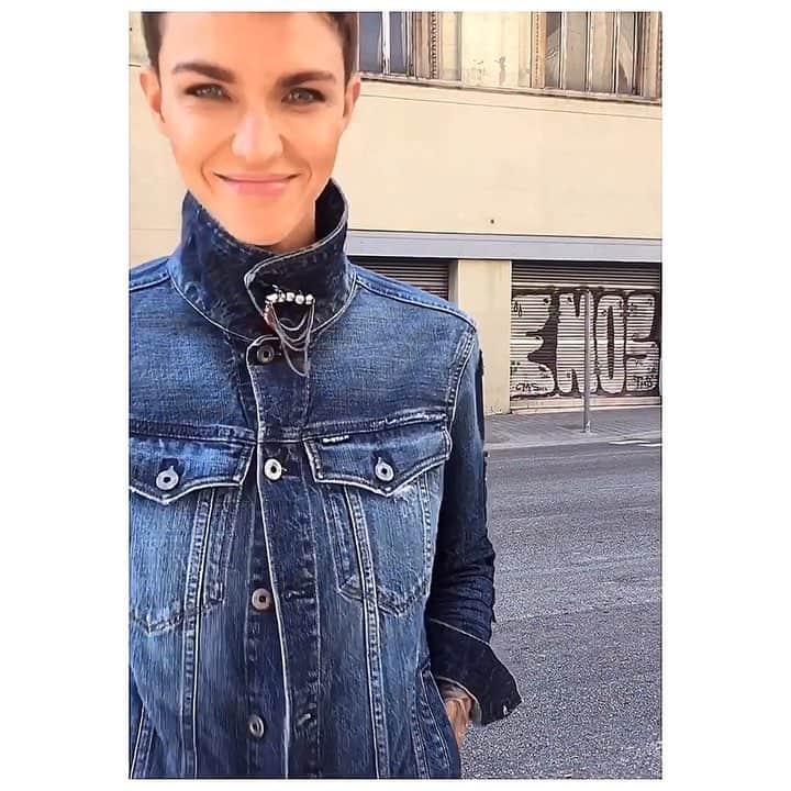 JO BAKERのインスタグラム：「R U B Y • R O S E 🇦🇺 Capture her if you can... #rubyrose for @gstarraw campaign shot by speedy Photog @marcdegroot 🏃🏻‍♂️ She really does walk fast !!!! #denim #gstarraw #gstar」