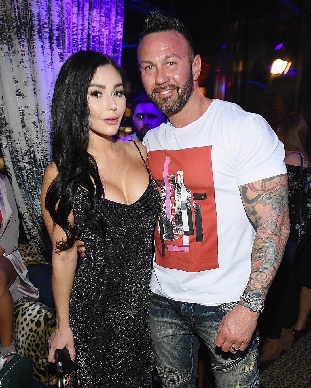 E! Onlineさんのインスタグラム写真 - (E! OnlineInstagram)「JWoww is moving on with a new man and ex Roger Mathews is "extremely happy for her." Link in bio for everything we know about her 24-year-old beau. (📷: Getty Images)」4月26日 5時47分 - enews