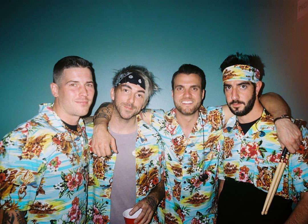 リアン・ドーソンのインスタグラム：「These my homies right here. I miss my homies right now. Where my homies? Come to papa.」