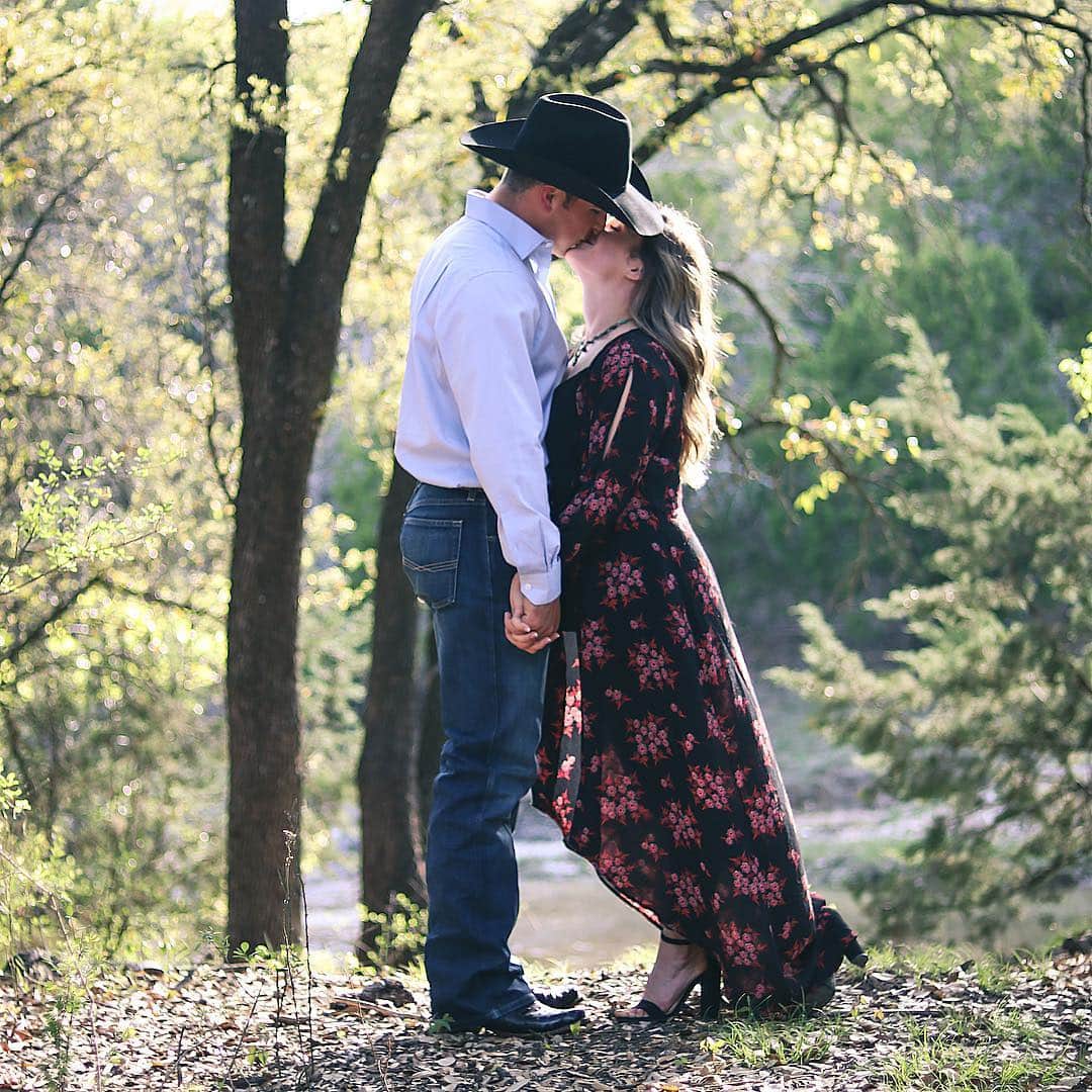 ペイジ・ローレンスのインスタグラム：「PSA: It’s exactly ONE MONTH until I get to marry this handsome man! #LoveYou #StillNeedAWeddingHashtag #StillHaventLostMyMindPlanningThisThing 🏆」