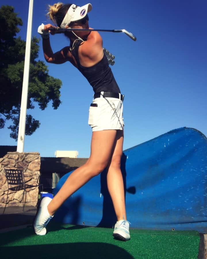 のインスタグラム：「Perfect practice weather!!! (And tanning weather) • • • • • #golf #practice #lovetopractice #tanlines #summeriscoming #gettingburnt #swansunglasses #girlgolfer #allaboutgolf #dedication #training #fit #healthy #happy #awesome #instadaily #instaawesome #sports #love #japan #tourlife #concord #swing #golfisgreat #lululemon #workhard」