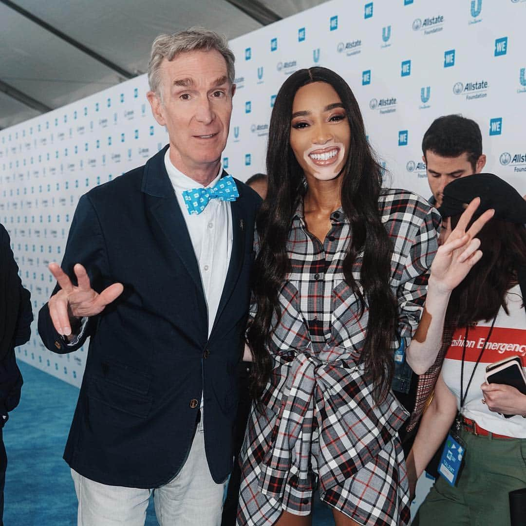 ウィニー・ハーロウさんのインスタグラム写真 - (ウィニー・ハーロウInstagram)「My 10 year old self is DYING right now 😍😊 @BILLNYE the science guy 🧪🧬🦠」4月26日 6時07分 - winnieharlow