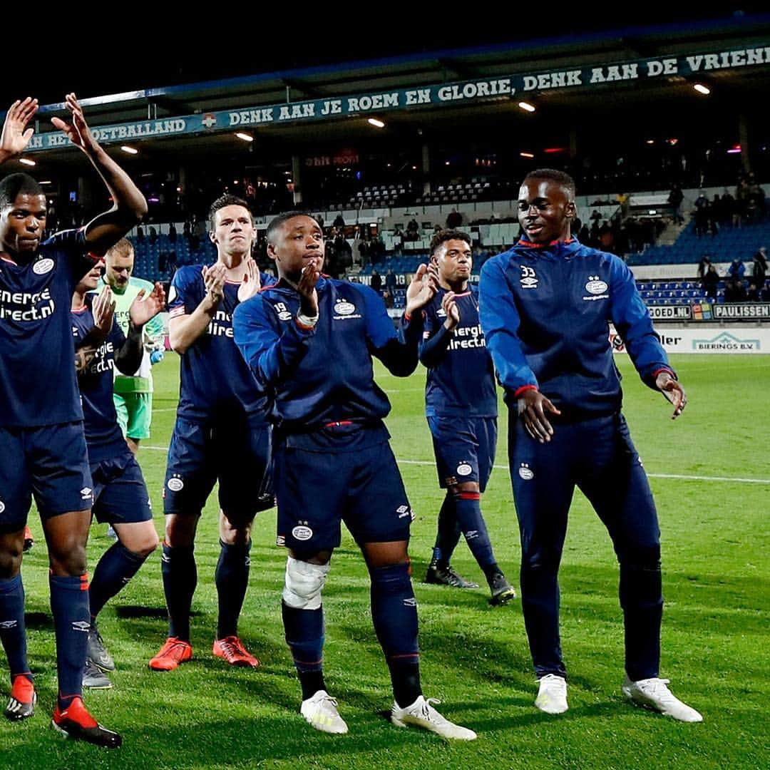 PSVアイントホーフェンさんのインスタグラム写真 - (PSVアイントホーフェンInstagram)「We ♥️ you PSV, we do!  #WILPSV 0-3」4月26日 6時08分 - psv