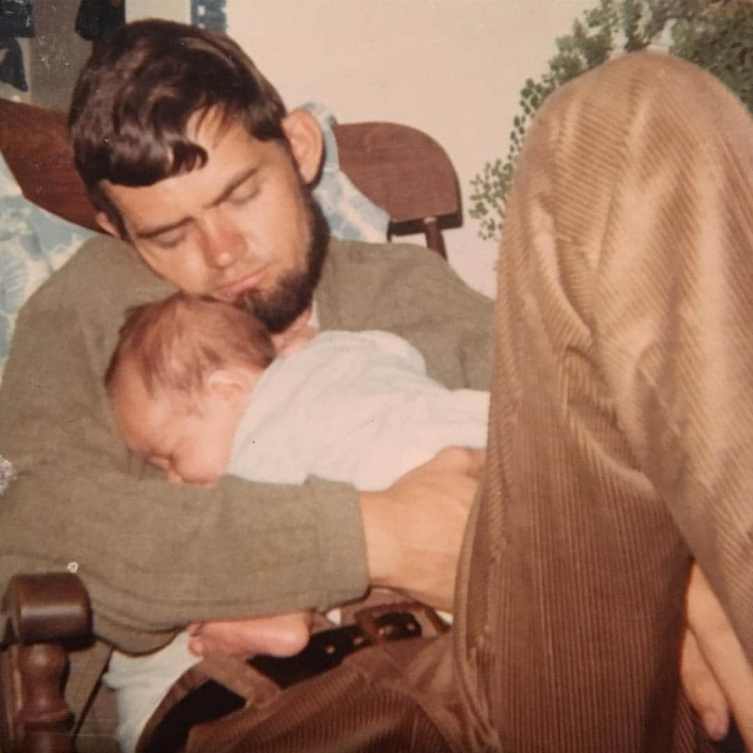 ジョシュ・ホロウェイさんのインスタグラム写真 - (ジョシュ・ホロウェイInstagram)「Throwback Thursday to super tiny me and my super sleepy Father, who had two, sometimes three jobs to keep our family afloat. Thanks, Dad. Oh and, nice hair do #TBT #ThrowbackThursday #Zzz #Yawn #GottaLoveThe70sHair」4月26日 6時34分 - officialjoshholloway