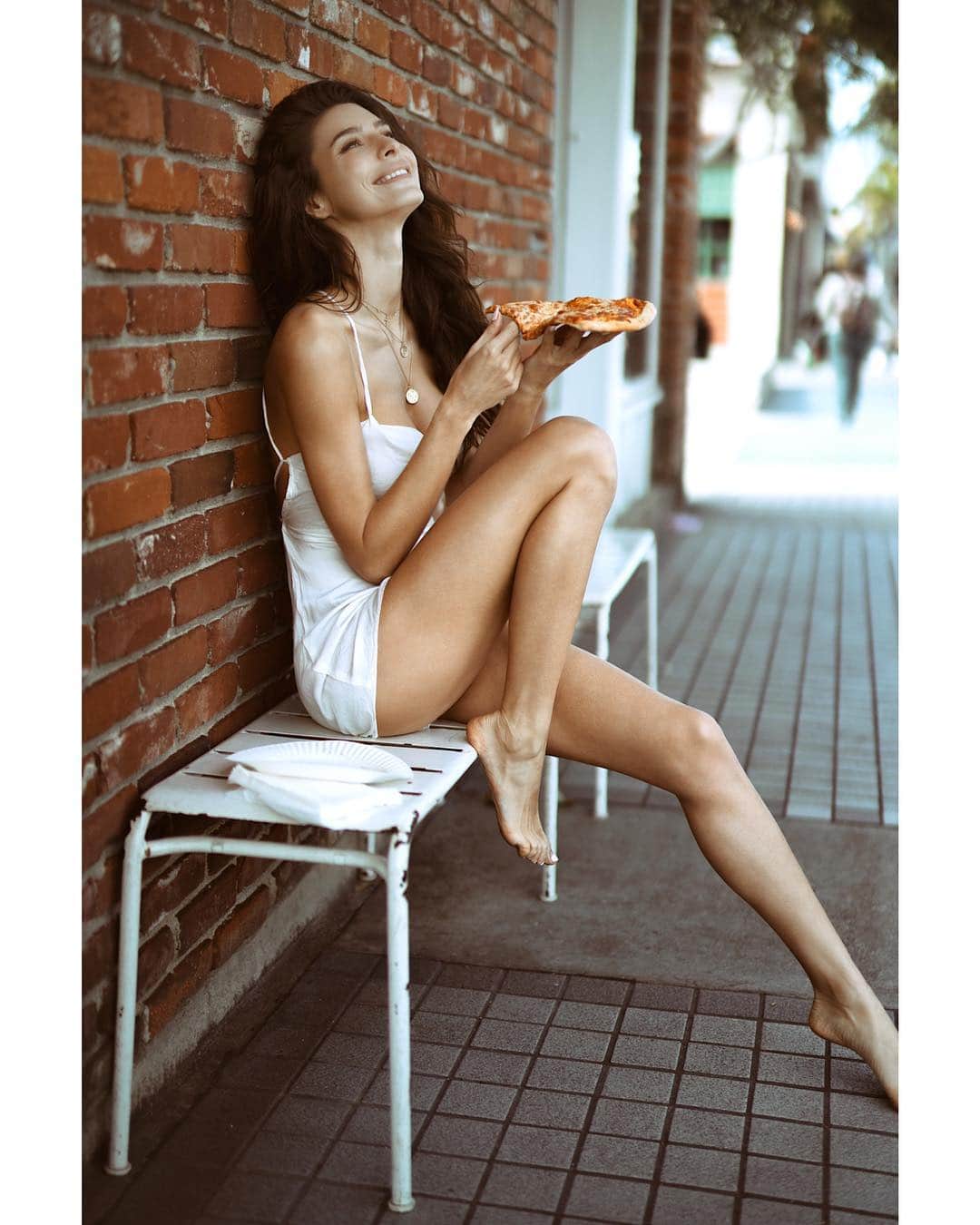 Dreamstateさんのインスタグラム写真 - (DreamstateInstagram)「For the love of 🍕 @elinafedorova @dreamstatelive  Guess if we ate the pizza...」4月26日 12時00分 - dreamstatemuse