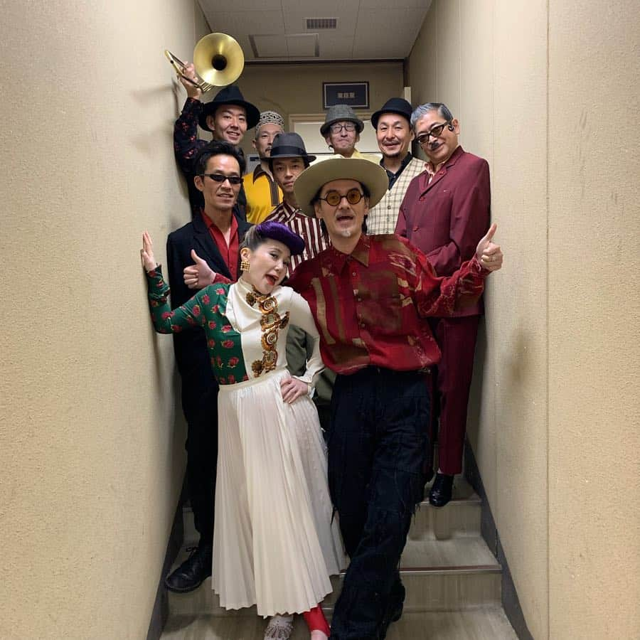 EGO-WRAPPIN'さんのインスタグラム写真 - (EGO-WRAPPIN'Instagram)「「HALL LOTTA LOVE」名古屋公演お越し頂いたみなさんありがとうございました！ 初の名古屋での開催。ホールならではのライブを楽しんで頂けたかと思います。  今回の「HALL LOTTA LOVE」で初披露した新曲「timeless tree」のMVを公開しました！ 初の全編アニメーションで歌詞の内容に伴い一本の木をテーマにした物語になっています。  合わせて初回ラッピンに同梱されるLIVE DVDのトレーラー映像も完成しました。 告知していました2018年の「HALL LOTTA LOVE」に加え、先日4/7に行いました 「HALL LOTTA LOVE」中野サンプラザ公演から4曲収録します！ 今回のツアーに来られた方も見れなかった方も是非是非見てください！  詳細はストーリーにてご覧ください。  #egowrappin #エゴラッピン #halllottalove #名古屋市公会堂  #timelesstree #新曲 #Newalbum #DreamBabyDream」4月26日 12時00分 - egowrappin_official