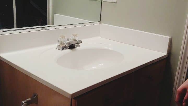 Manny The Frenchieのインスタグラム：「For people still wondering how I get into the sink for a nap... Here's an instructional video.  Step 1 Have someone put me on the counter cuz I can't be bothered with stairs. 🙄 Step 2 Make sure you butt looks good before you go in. 😄  Step 3 Gracefully climb into the sink and get comfy!😂」