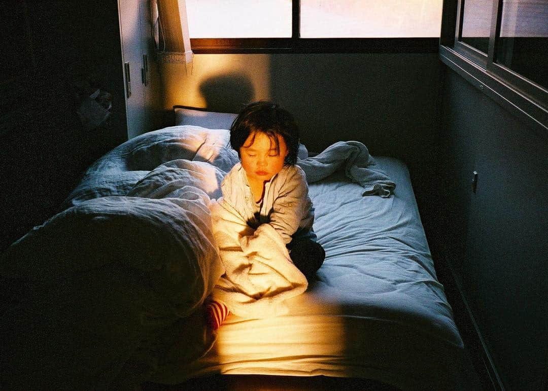 奥山由之さんのインスタグラム写真 - (奥山由之Instagram)「@kazoku_magazine @3tosaya」4月26日 6時38分 - yoshiyukiokuyama