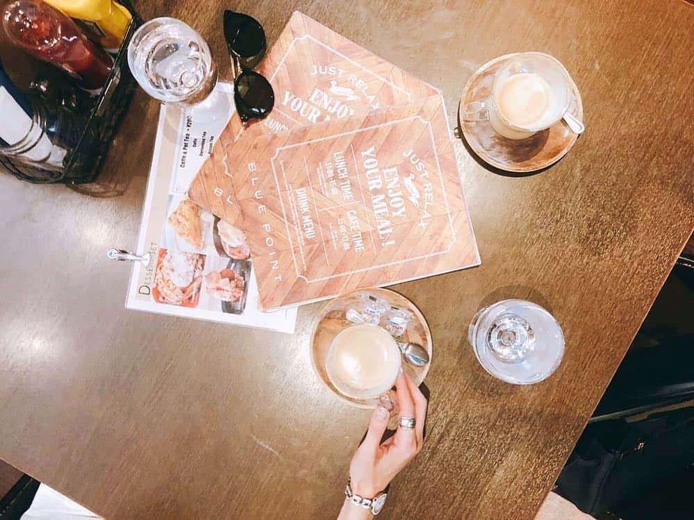 mmmcoco07さんのインスタグラム写真 - (mmmcoco07Instagram)「✴︎ いつかの素敵なモーニング二軒目☕︎☕︎☕︎ お気に入りの @stephen_venezia  の靴を履いて♡ ブルー？グレー？シルバー？のなんとも言えない色がお気に入り❤︎ . . #morning#coffee#cafe#restaurant#foodpic#yummy#instaphoto#instagood#happy#love#tokyo#japan#friend」4月26日 6時46分 - mmmcoco07