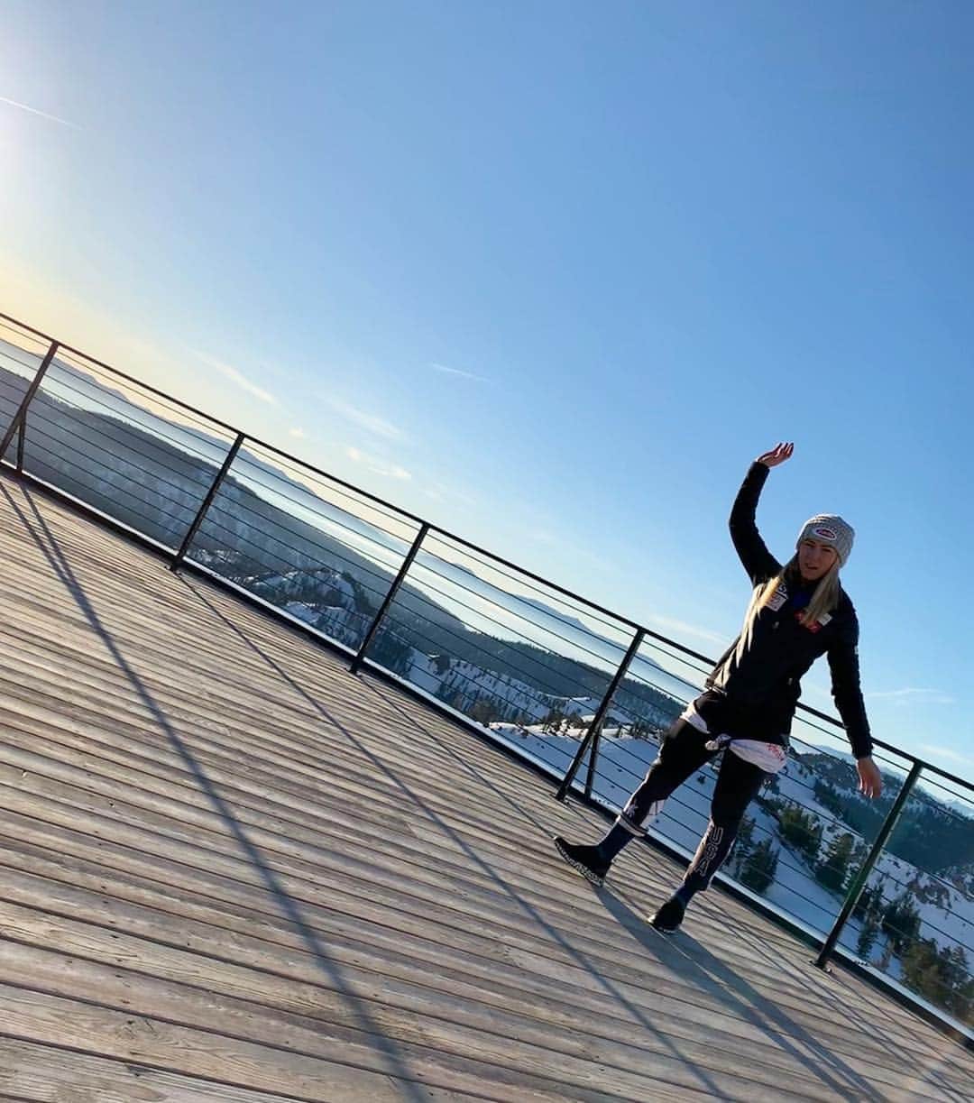 ミカエラ・シフリンのインスタグラム：「It’s a good thing cartwheels are not a requirement for ski racing😅... (Swipe -> and comment which pics you think are the least and most awkward😜)」