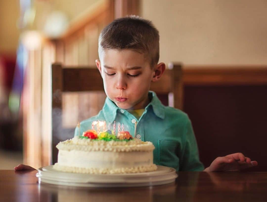ジ・オニオンさんのインスタグラム写真 - (ジ・オニオンInstagram)「Weird Birthday Boy Blowing Out Candles Wishes For John Hickenlooper To Win Democratic Primary」4月26日 7時15分 - theonion