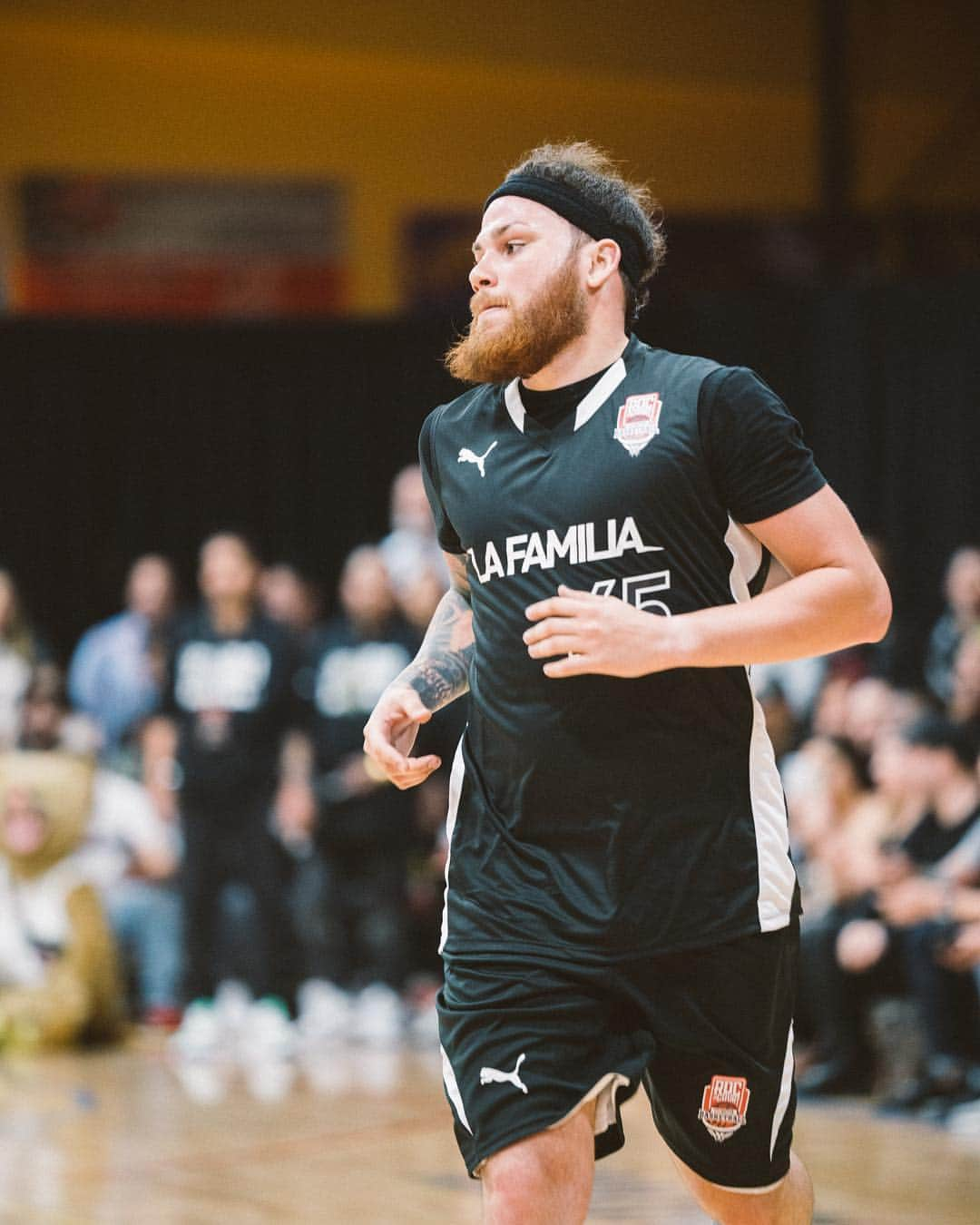 Vevoさんのインスタグラム写真 - (VevoInstagram)「Some of our favorite artists traded the stage for the court at last night’s #RocDaCourt event! 🏀🏀🏀 Check out @somosvevo’s Instagram Stories to watch it all go down! ⠀⠀⠀⠀⠀⠀⠀⠀⠀⠀⠀⠀ ⠀⠀⠀⠀⠀⠀⠀⠀⠀⠀⠀⠀ 📸: @JNSilva ⠀⠀⠀⠀⠀⠀⠀⠀⠀⠀⠀⠀ ⠀⠀⠀⠀⠀⠀⠀⠀⠀⠀⠀⠀ #mozartlapara #diplo #djsnake #mikywoodz #bennyblanco #ctangana #sebastianyatra」4月26日 7時28分 - vevo