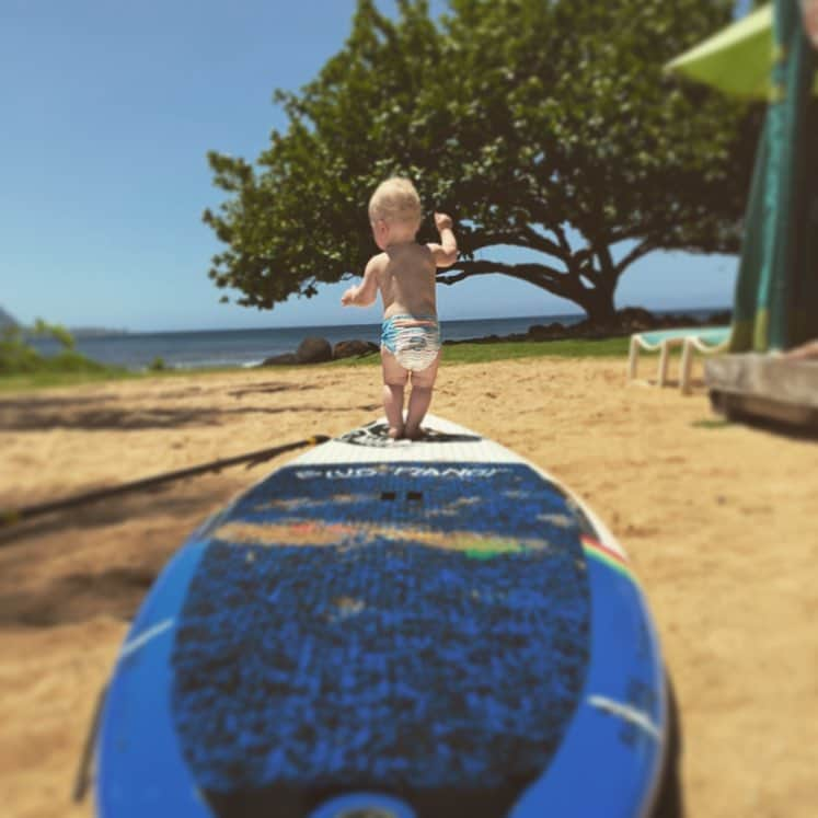 ケヴィン・マクキッドさんのインスタグラム写真 - (ケヴィン・マクキッドInstagram)「Hang ten, mini mckidd @princevilleresort #princevilleresort」4月26日 7時31分 - therealkmckidd