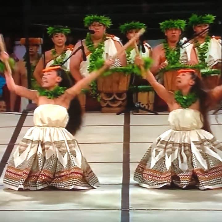 レイラニ・ビショップのインスタグラム：「.....response.. ❤️🌺❤️🌺❤️🌺 #merriemonarch #roots #storytelling」