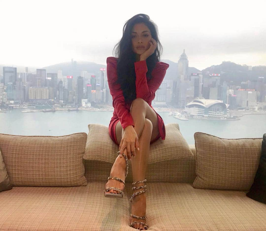 ニコール・シャージンガーさんのインスタグラム写真 - (ニコール・シャージンガーInstagram)「Behind the scenes 💋 look at this view 🏙😍 #hongkong」4月26日 7時45分 - nicolescherzinger